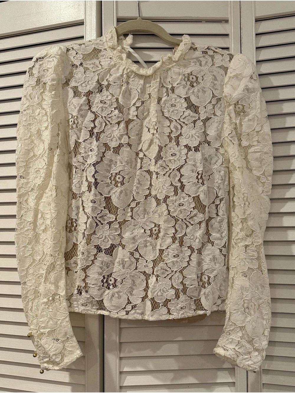 Wayf Cream Floral Lace Puff-Sleeve Blouse Small
